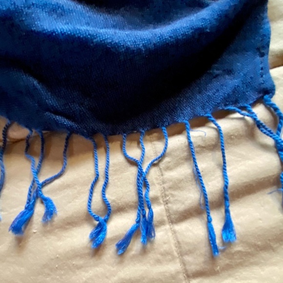 ⚜️Pashmina Scarf in Blue Paisley Pattern⚜️ - Picture 2 of 5